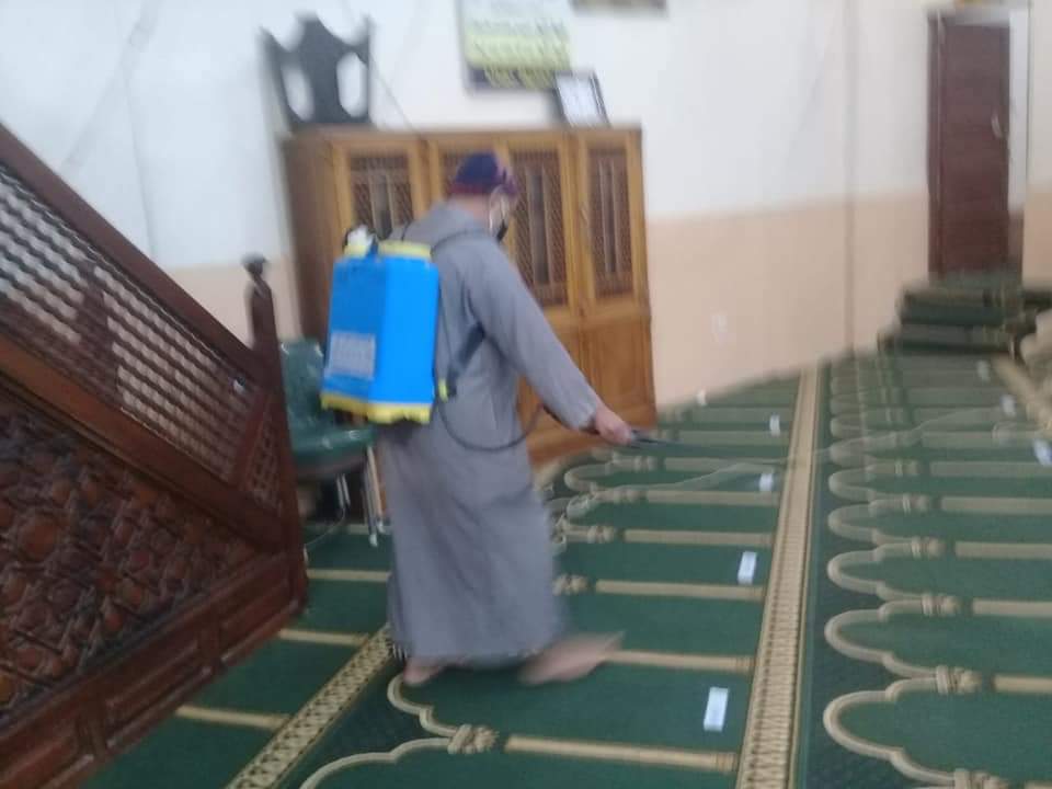 تطهير المساجد بالفيوم استعدادًا لإقامة صلاة عيد الفطر المبارك