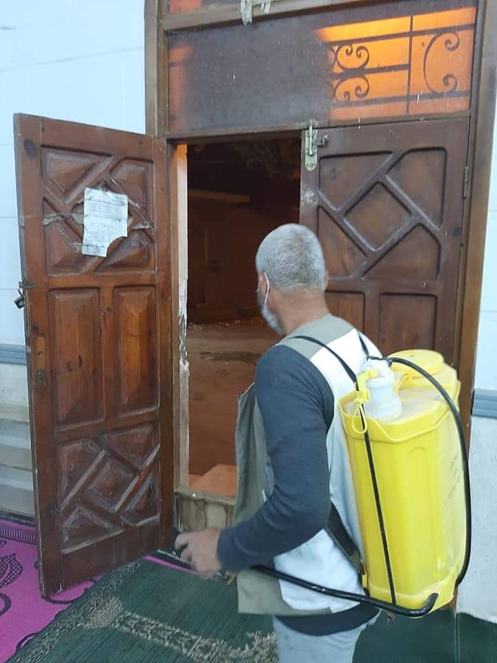 تطهير المساجد بالفيوم استعدادًا لإقامة صلاة عيد الفطر المبارك