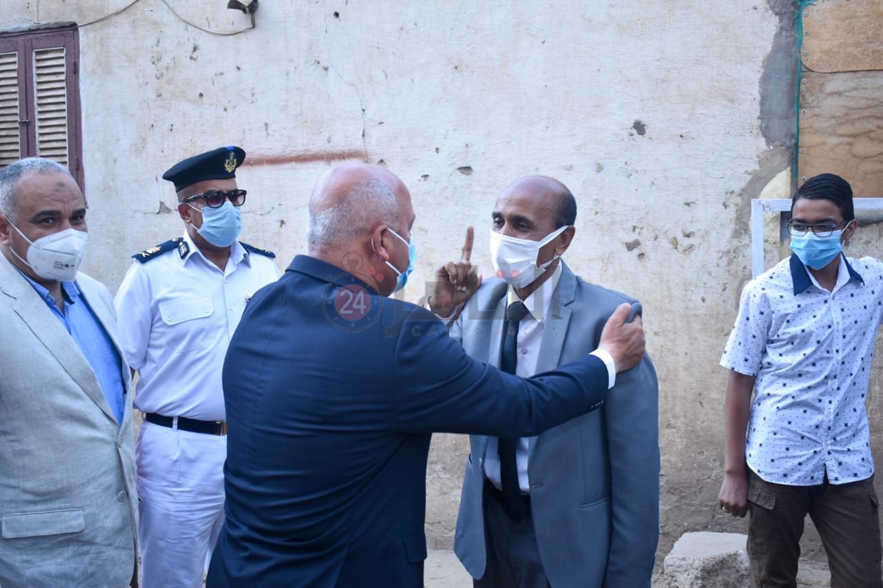 وزير النقل في حفل زفاف ابنة قائد قطار أسوان