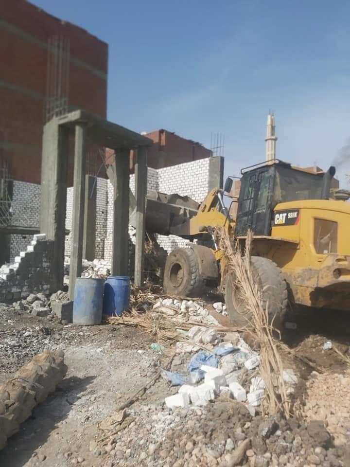 إزالة تعديات على الأراضي الزراعية وأملاك الدولة في الفيوم