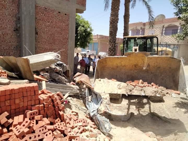 إزالة تعديات على الأراضي الزراعية وأملاك الدولة في الفيوم