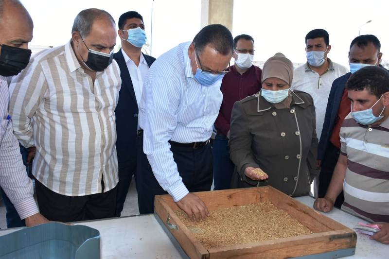 محافظ الشرقية يتفقد صوامع أبو حماد  القرين الجديدة 8