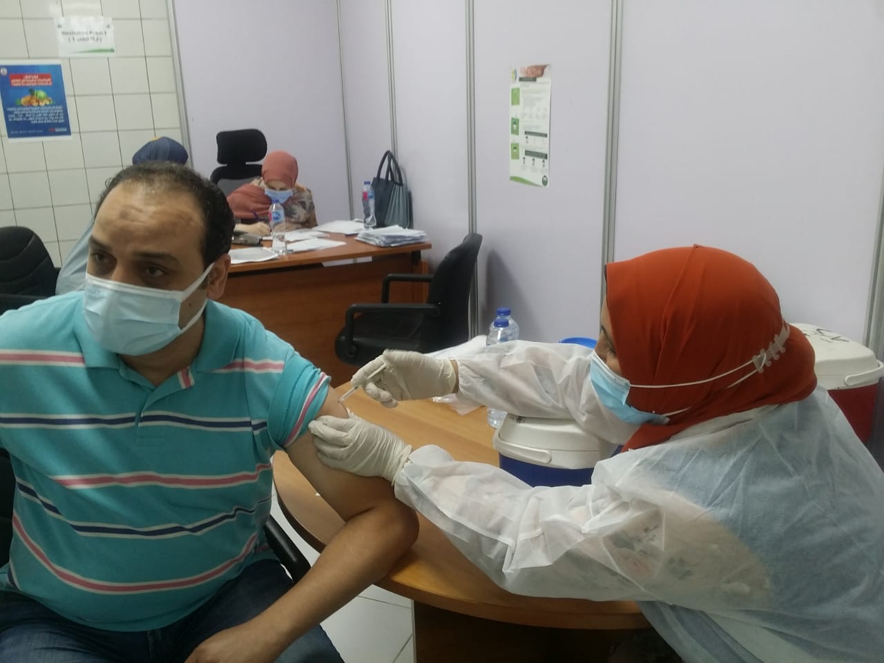 تطعيم عمال مصانع العاشر من رمضان بلفاح كورونا 02