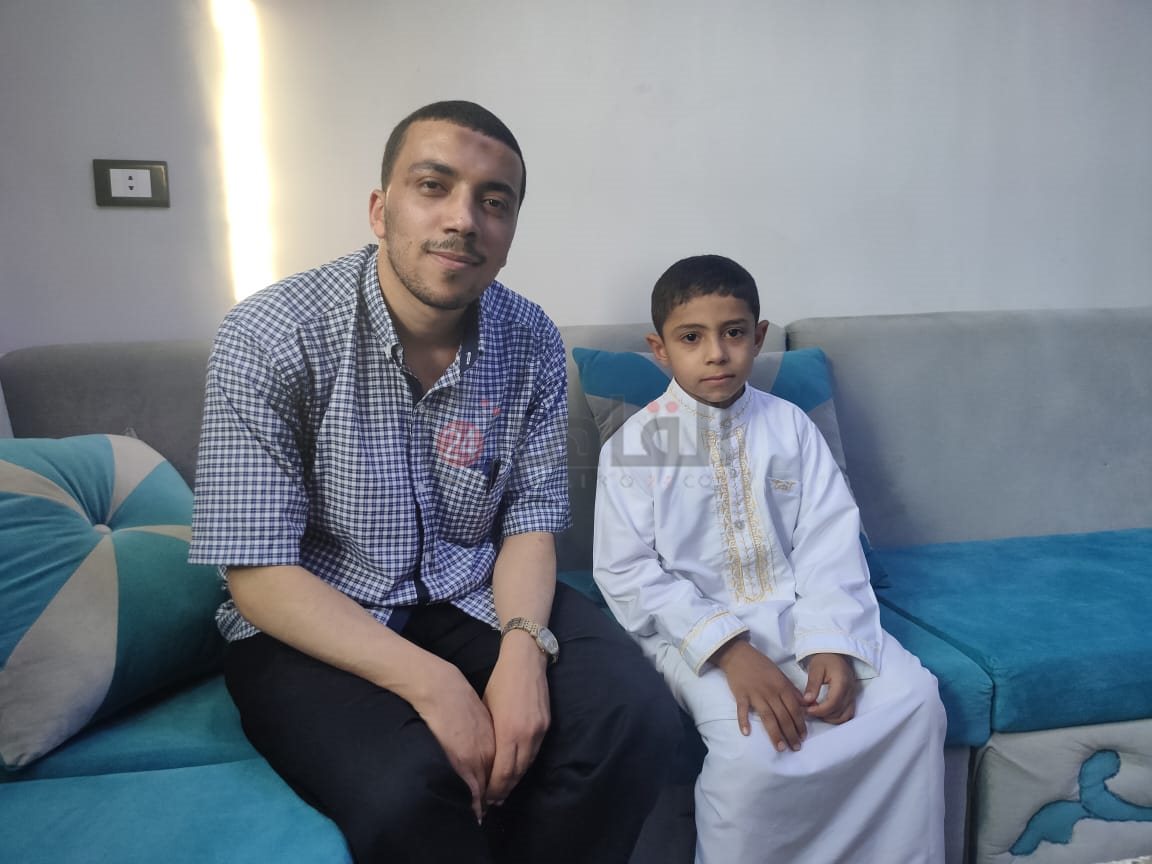 الطفل عبدالله والشيخ محمد عبده نجم