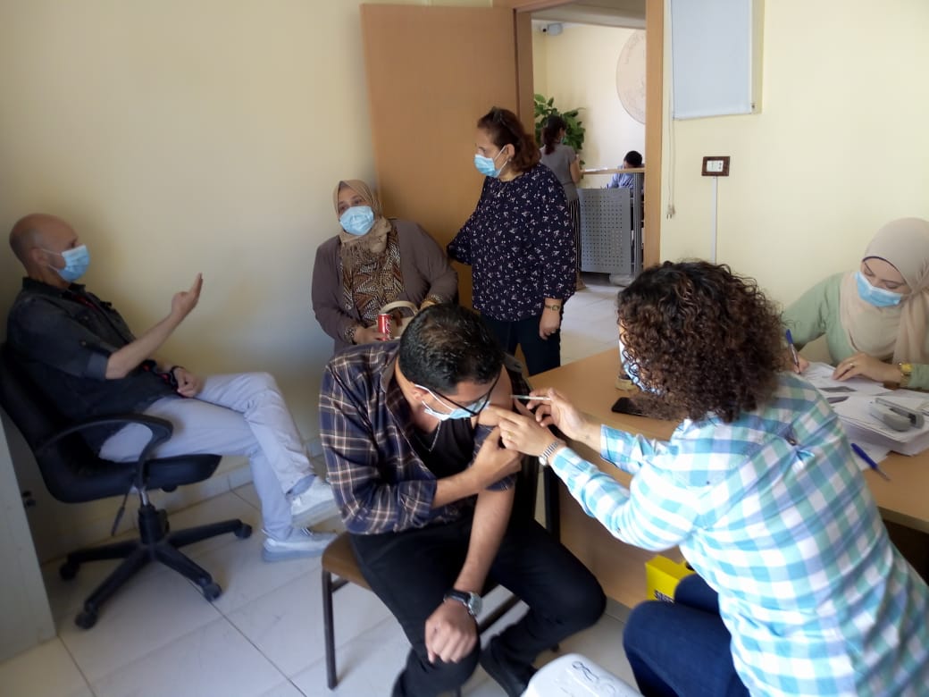 تطعيم المسيحيين بكنيسة مارجرجس بالعاشر 3