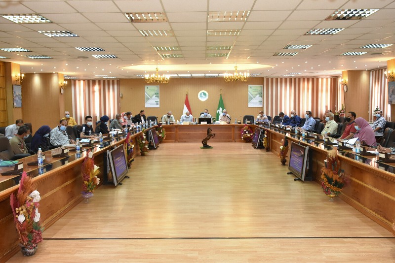 لقاء محافظ الشرقية الأسبوعي بالمواطنين في الديوان العام 01