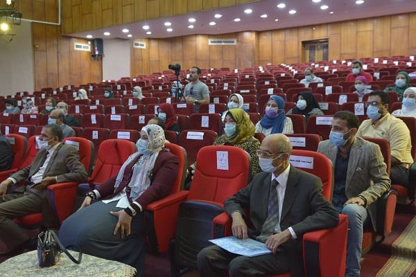 رئيس جامعة الفيوم يناقش مشروع صندوق رعاية أسر المتوفين