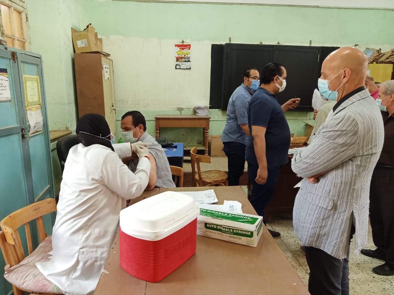 تطعيم العاملين وأعضاء هيئة التدريس بلقاح كورونا 02