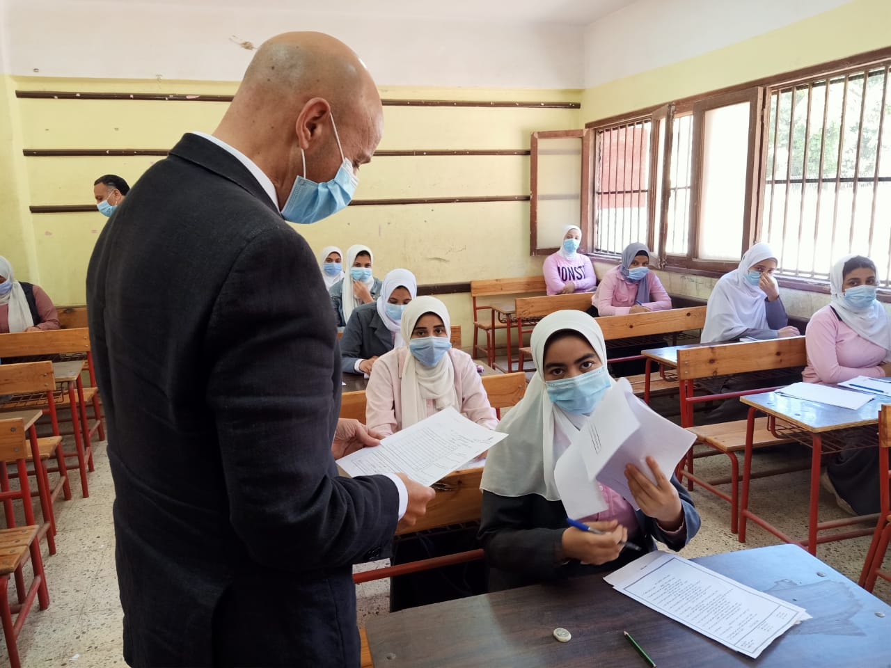 وكيل وزارة الصحة يتابع امتحانات التمريض بالشرقية 02