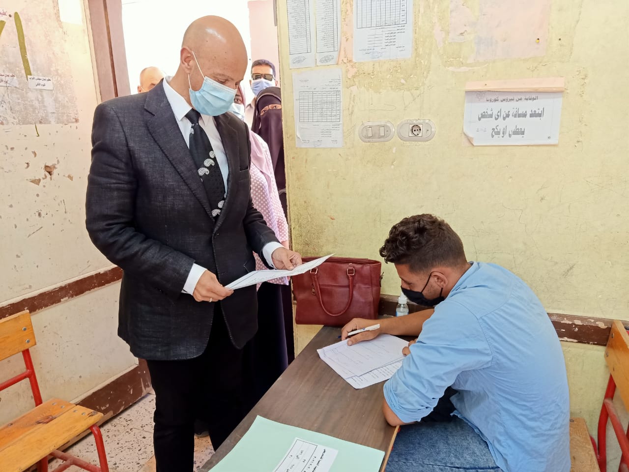 وكيل وزارة الصحة يتابع امتحانات التمريض بالشرقية 03