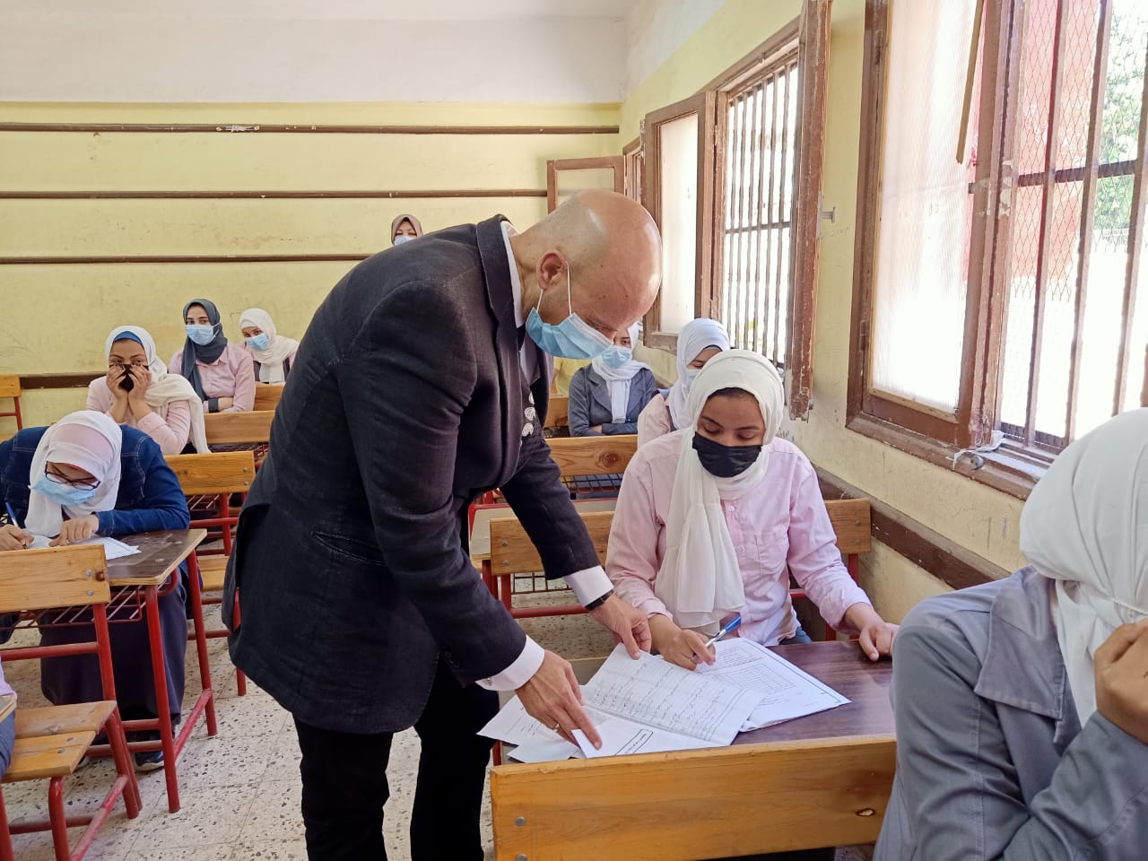 وكيل وزارة الصحة يتابع امتحانات التمريض بالشرقية 06