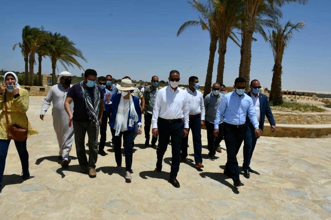 وزيرة البيئة ومحافظ الفيوم يتفقدان شلالات وادي الريان