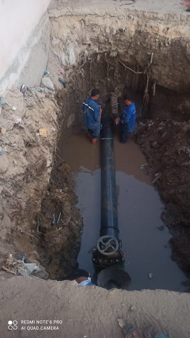 كسر مفاجئ بأحد خطوط مياه الشرب في الفيوم