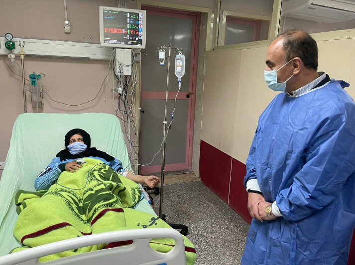 والدة الشاب بعد إجراء العملية