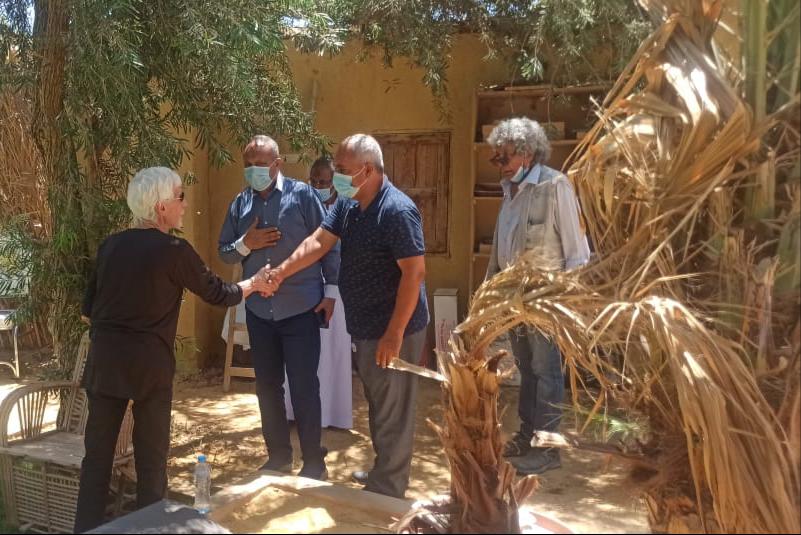 تقدم العزاء لأسرة إيفيلين