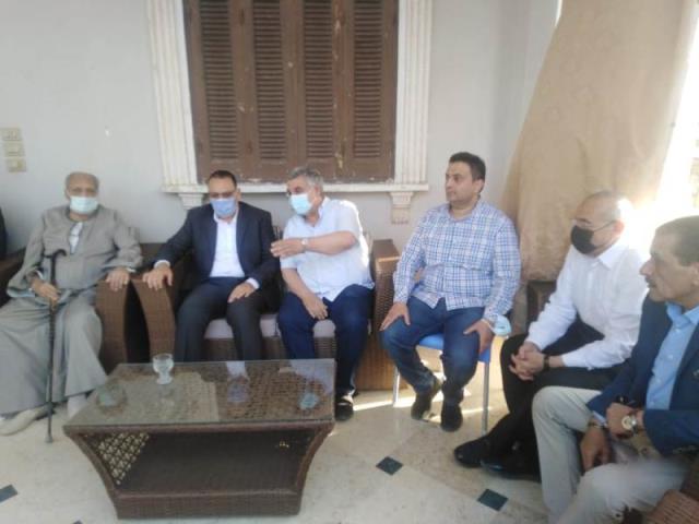 محافظ الشرقية يقدم واجب العزاء في شقيق عضو مجلس الشيوخ 02