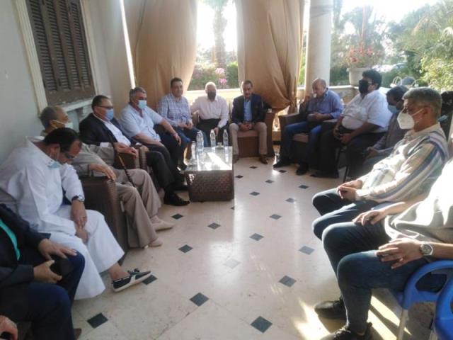 محافظ الشرقية يقدم واجب العزاء في شقيق عضو مجلس الشيوخ 03