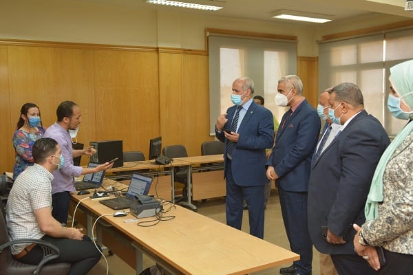 تطعيم أعضاء هيئة التدريس بجامعة الفيوم بلقاح كورونا