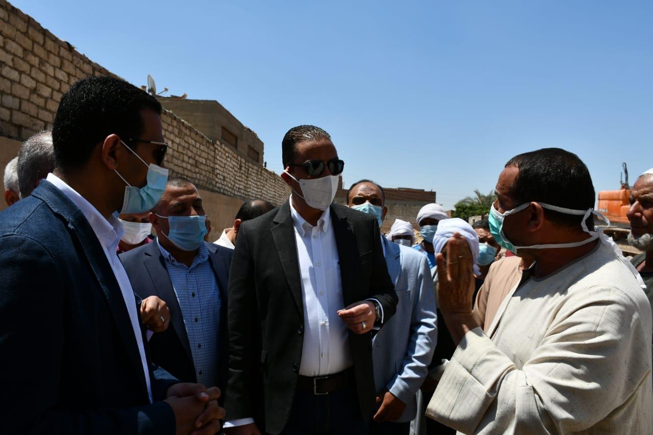 محافظ الفيوم يتفقد مشروعات حياة كريمة