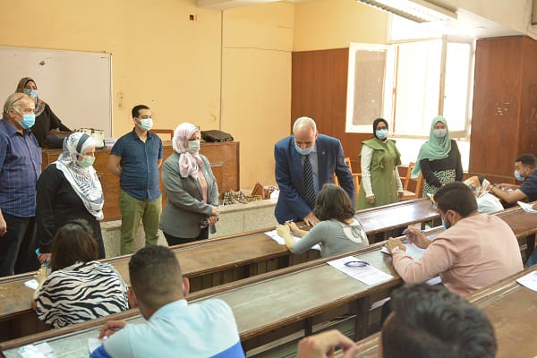 رئيس جامعة الفيوم يُشدد على الإجراءات الاحترازية داخل لجان امتحانات نهاية العام  (صور)