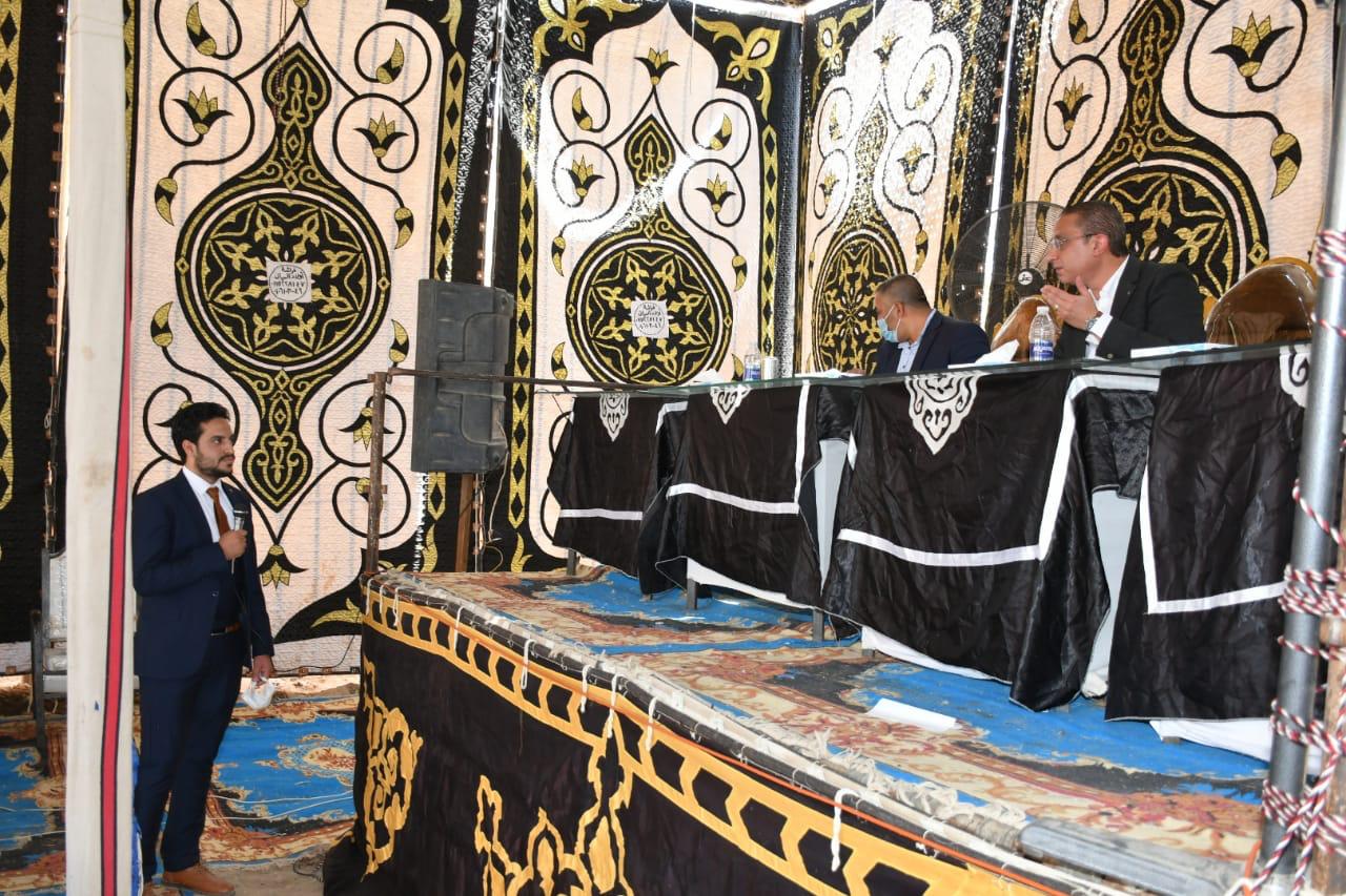 محافظ الفيوم يلقي حوارًا مجتمعيًا مع أهالي إطسا