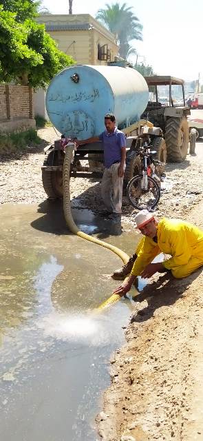 محافظ الشرقية يأمر بكسح وسحب تجمعات المياه المتراكمة  1