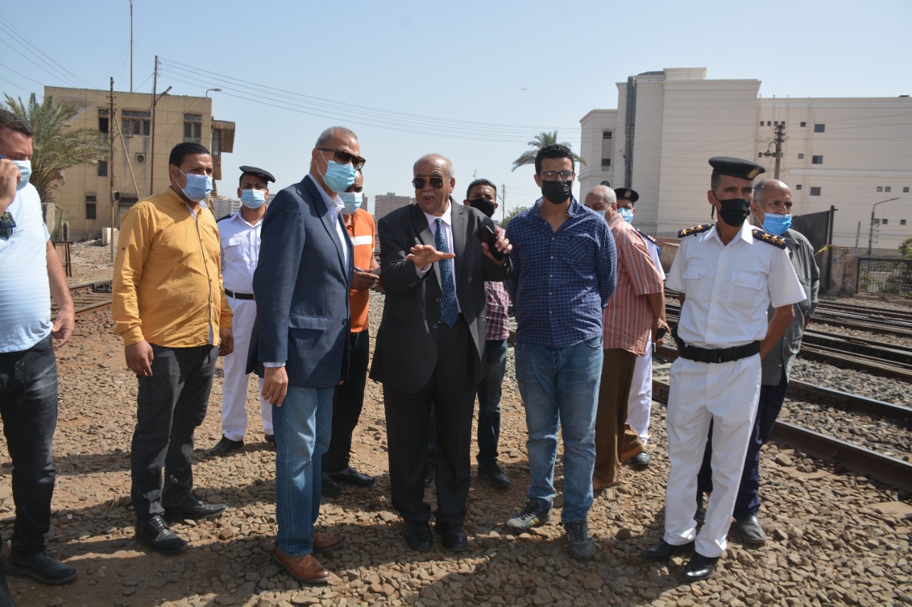 محافظ القليوبية صباح اليوم الى محطة قطار بنها لمتابعة خروج عجلتين للقطار رقم 163 الروسى