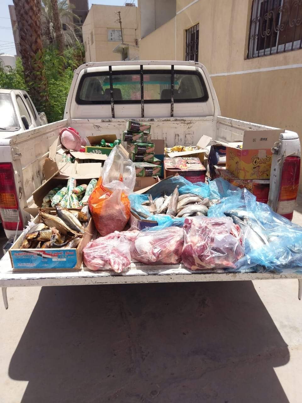 ضبط سلع غذائية منتهية الصلاحية، ولحوم مذبوحة خارج المجزر