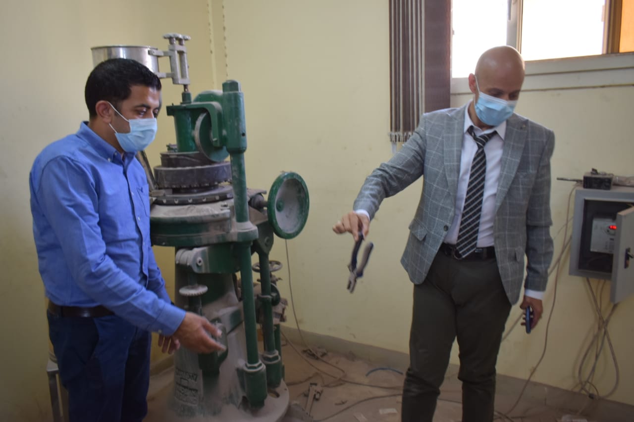 وكيل وزارة الصحة يقود حملة لتشميع مصنع أدوية مغشوشة بالعاشر 02