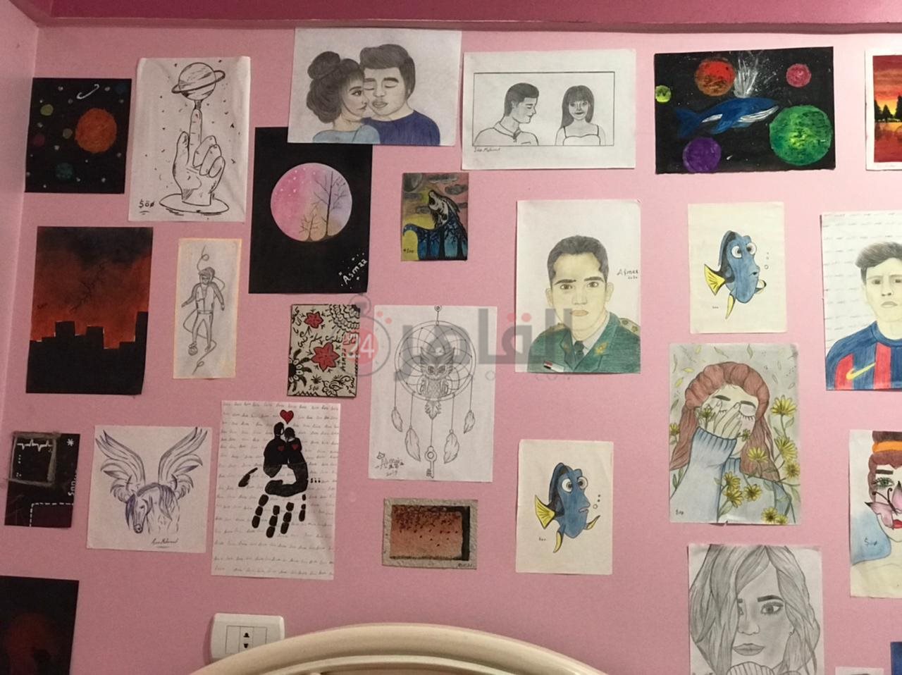 حائط يحتوي على رسومات للعديد من الشخصيات