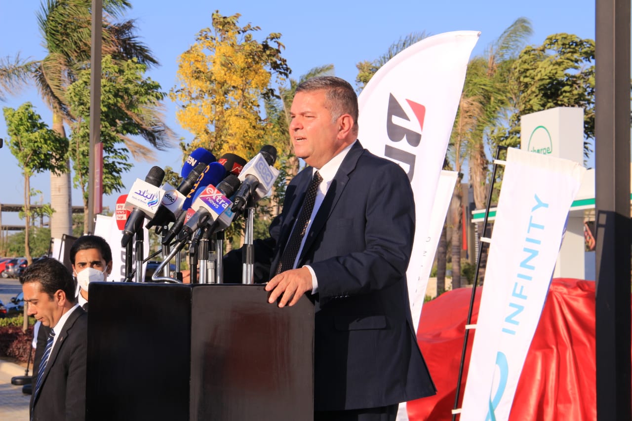 سيارة قطاع الأعمال من شركة النصر- وزير قطاع الأعمال