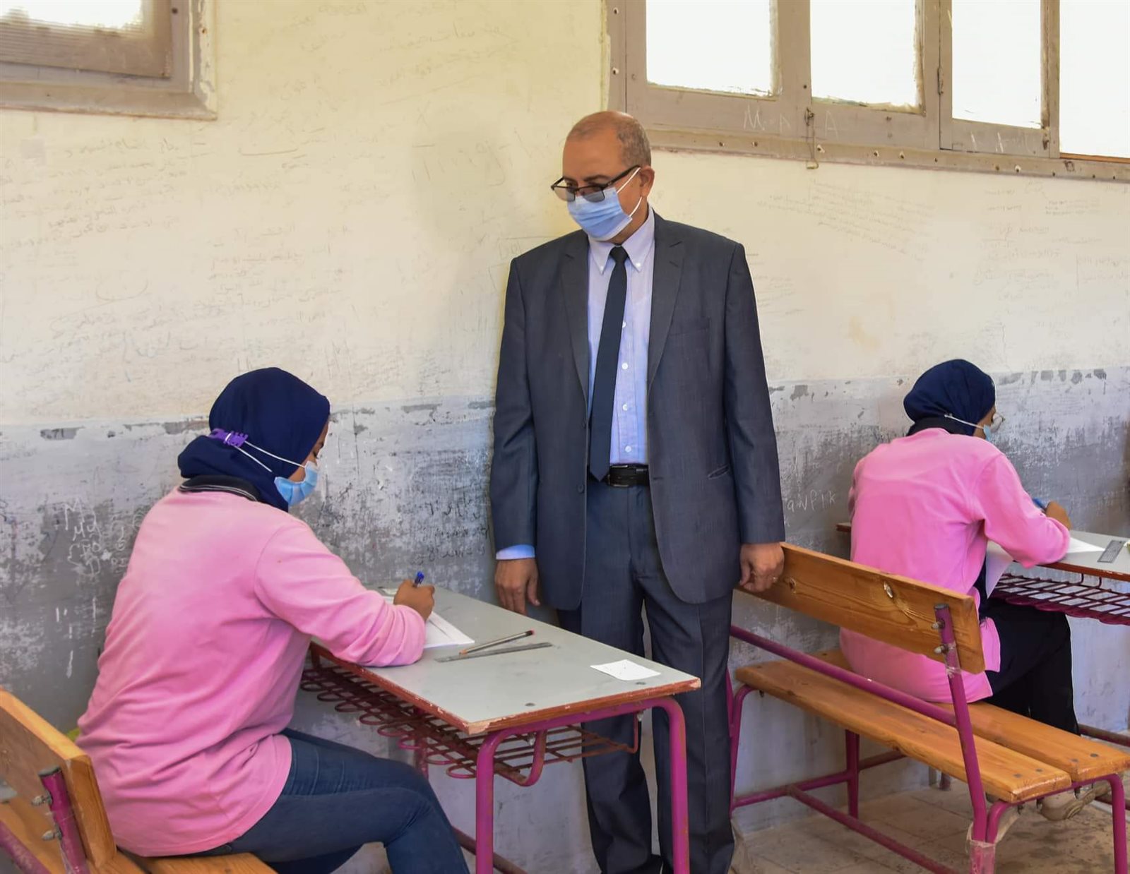 received_1429123787434692