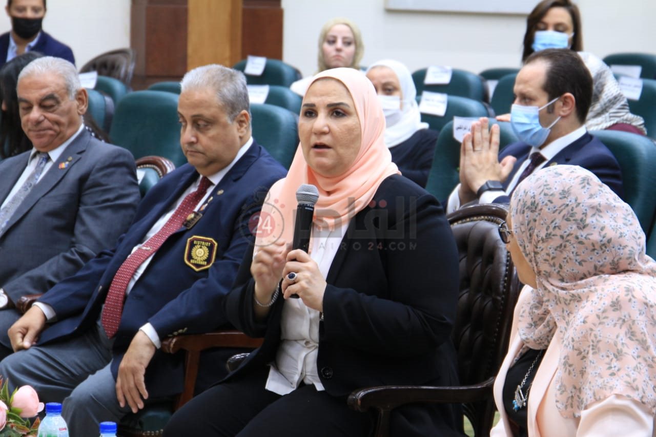 11 نيفين القبابج