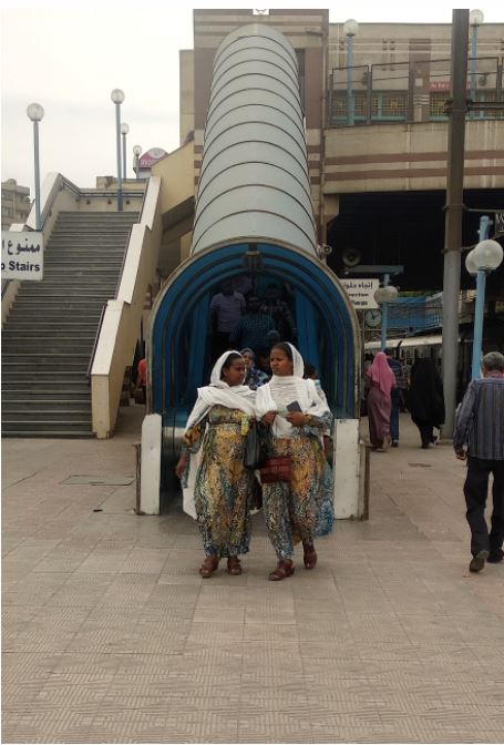 سيدتان سودانيتان في المترو