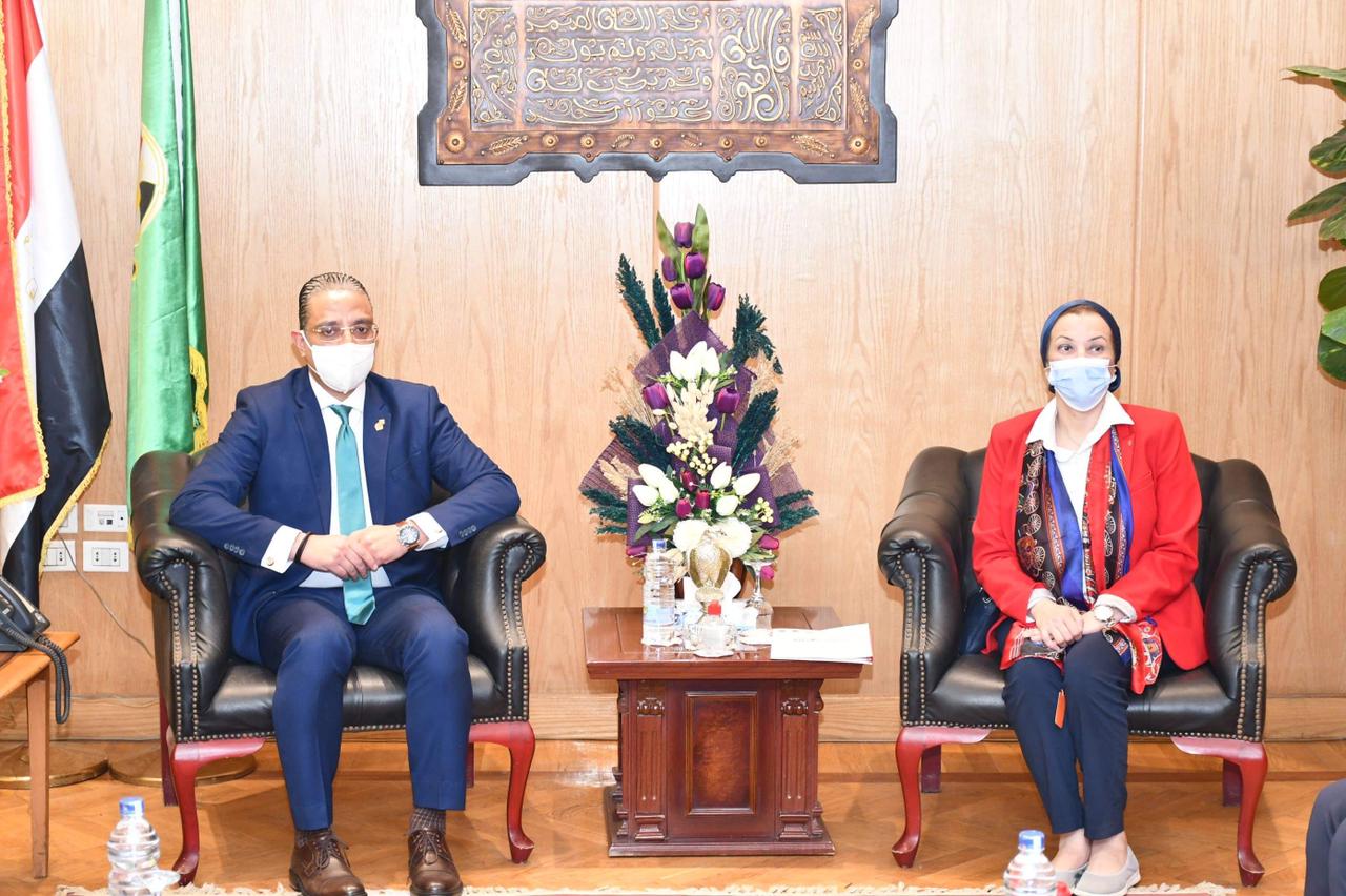 وزيرة البيئة تفتتح أول نموذج فى مصر لتحويل المخلفات لطاقة عن طريق التغويز اللاهوائى بقرية قلهانه