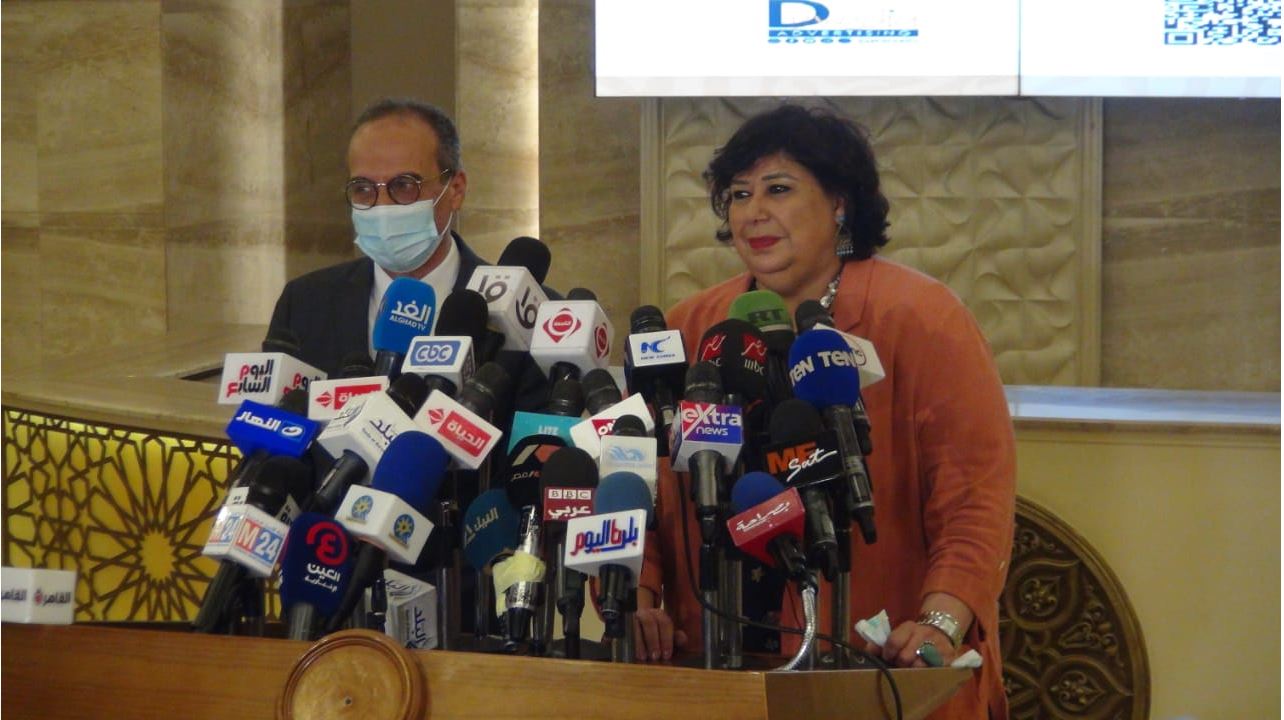 وزيرة الثقافة 