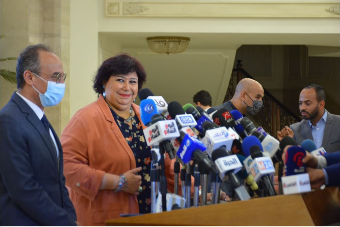 وزيرة الثقافة 