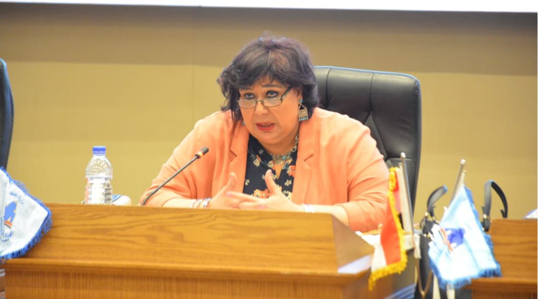 وزيرة الثقافة 