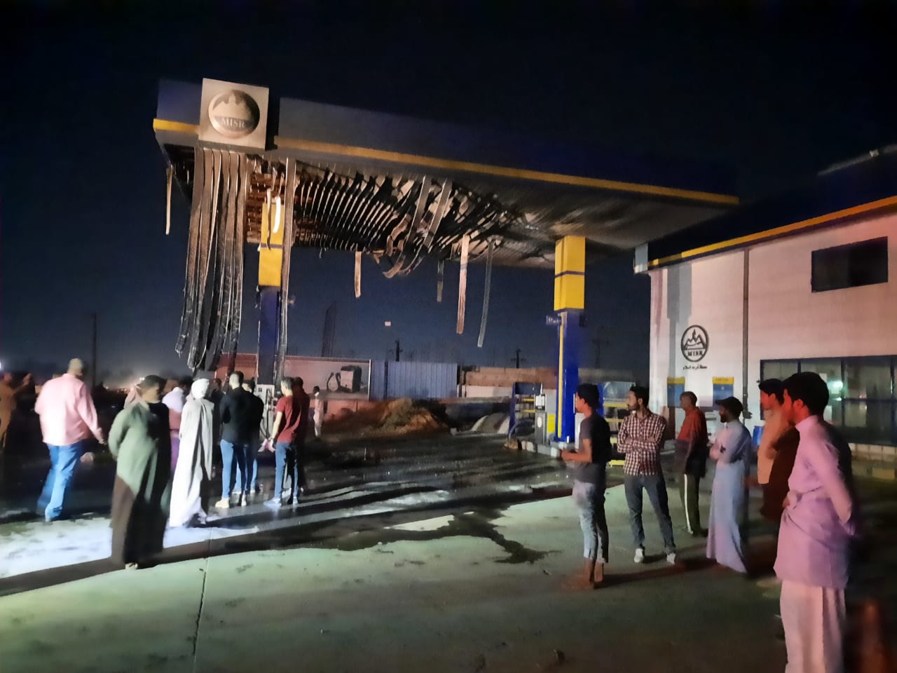 السيطرة على حريق بمحطة وقود بالشرقية 01