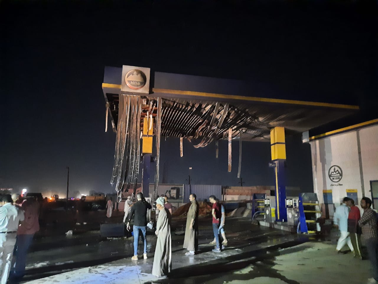 السيطرة على حريق بمحطة وقود بالشرقية 02