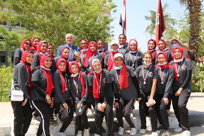 تكريم فريق كلية التربية الرياضية