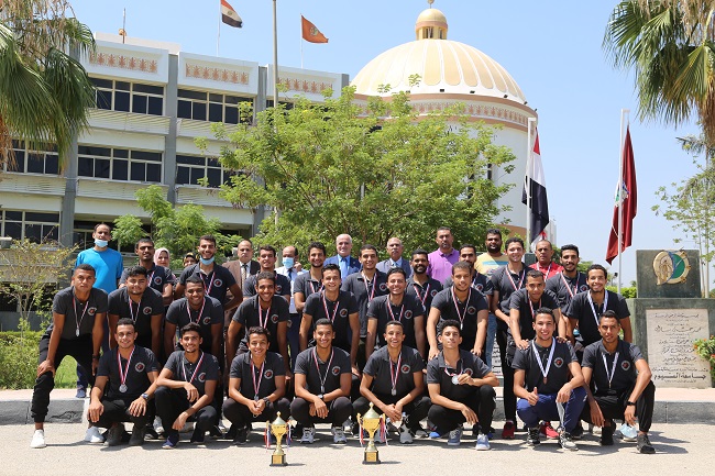 تكريم فريق كلية التربية الرياضية