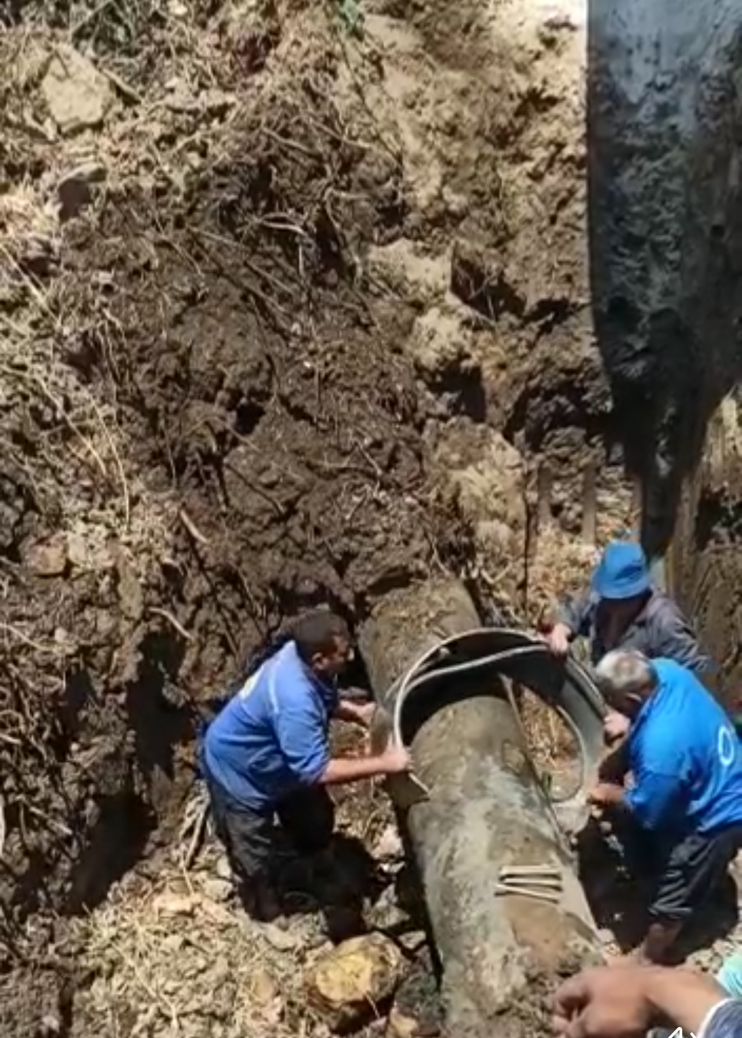 هبوط أرضي على بحر قلهانة بالفيوم