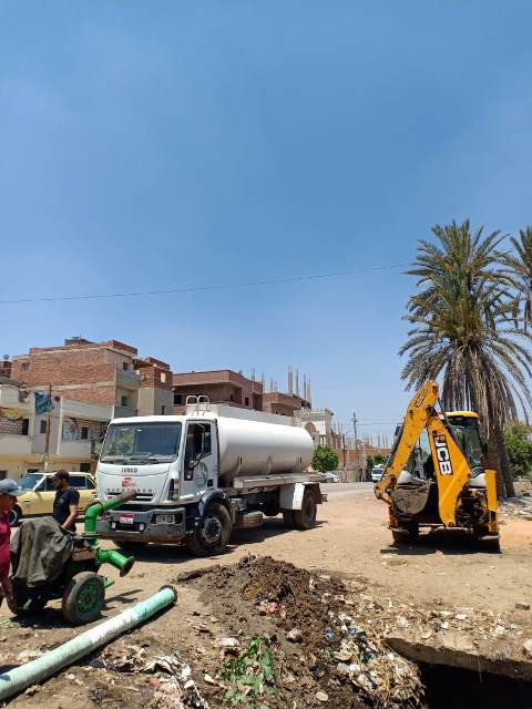 أعمال إصلاح كسر ماسورة المياه المغذية للمستشفى 01