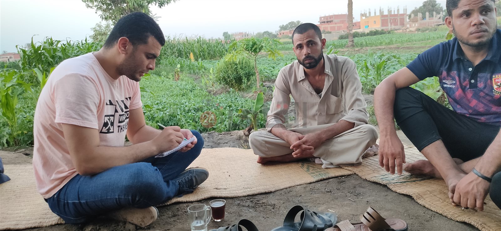 مراسل القاهرة 24 مع والد الطفل المجني عليه