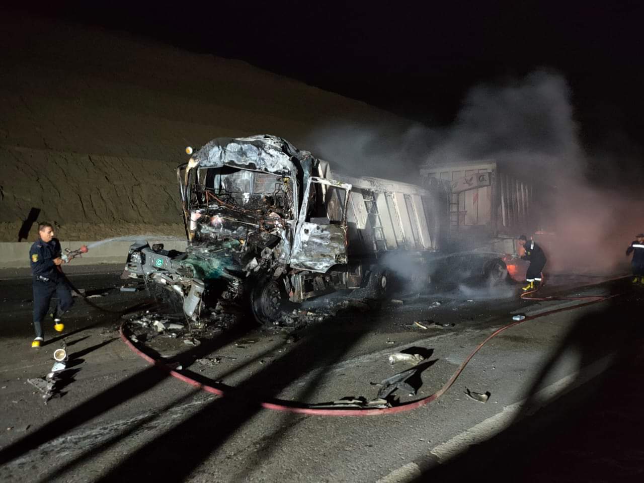 تفحم سيارة نقل ثقيل في الفيوم