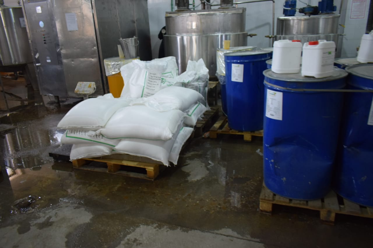 ضبط وإعدام أغذية فاسدة بالعاشر من رمضان 1