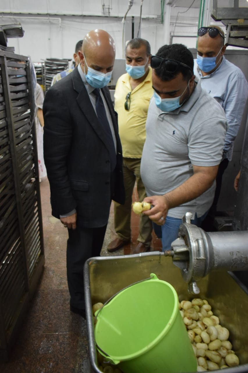 ضبط وإعدام أغذية فاسدة بالعاشر من رمضان 2