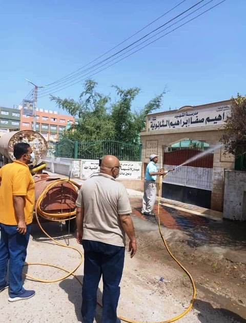 رش وتعقيم اللجان استعدادًا لامتحانات الثانوية العامة بالشرقية 02