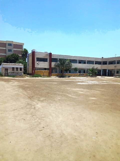 رش وتعقيم اللجان استعدادًا لامتحانات الثانوية العامة بالشرقية 05